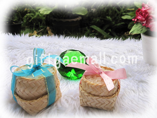 http://www.giftgaemall.com/pic/handicrafts/gift03b.jpg